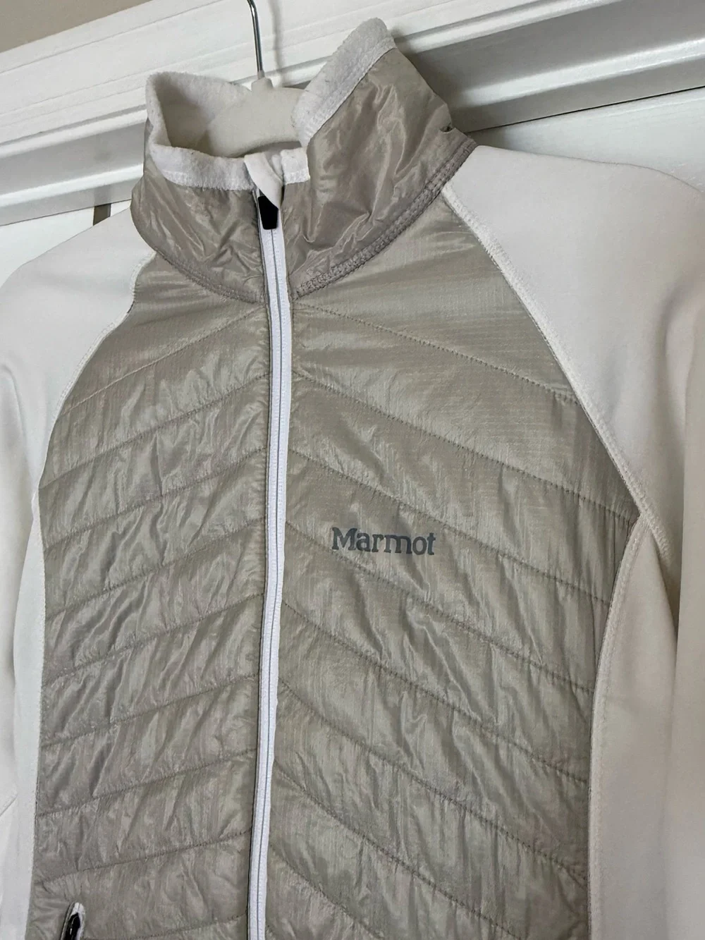 Marmot  White Variant Jacket. Medium